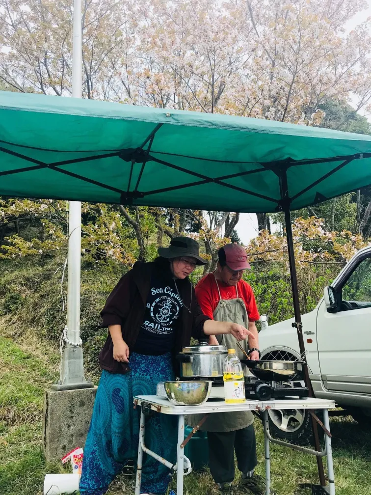 野草ハイキング＋クッキングの様子
